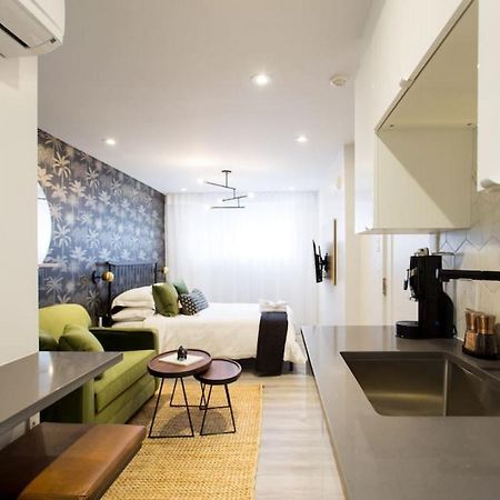 Palms Little Italy Studio With Full Bathroom By Denstays Montreal Bagian luar foto