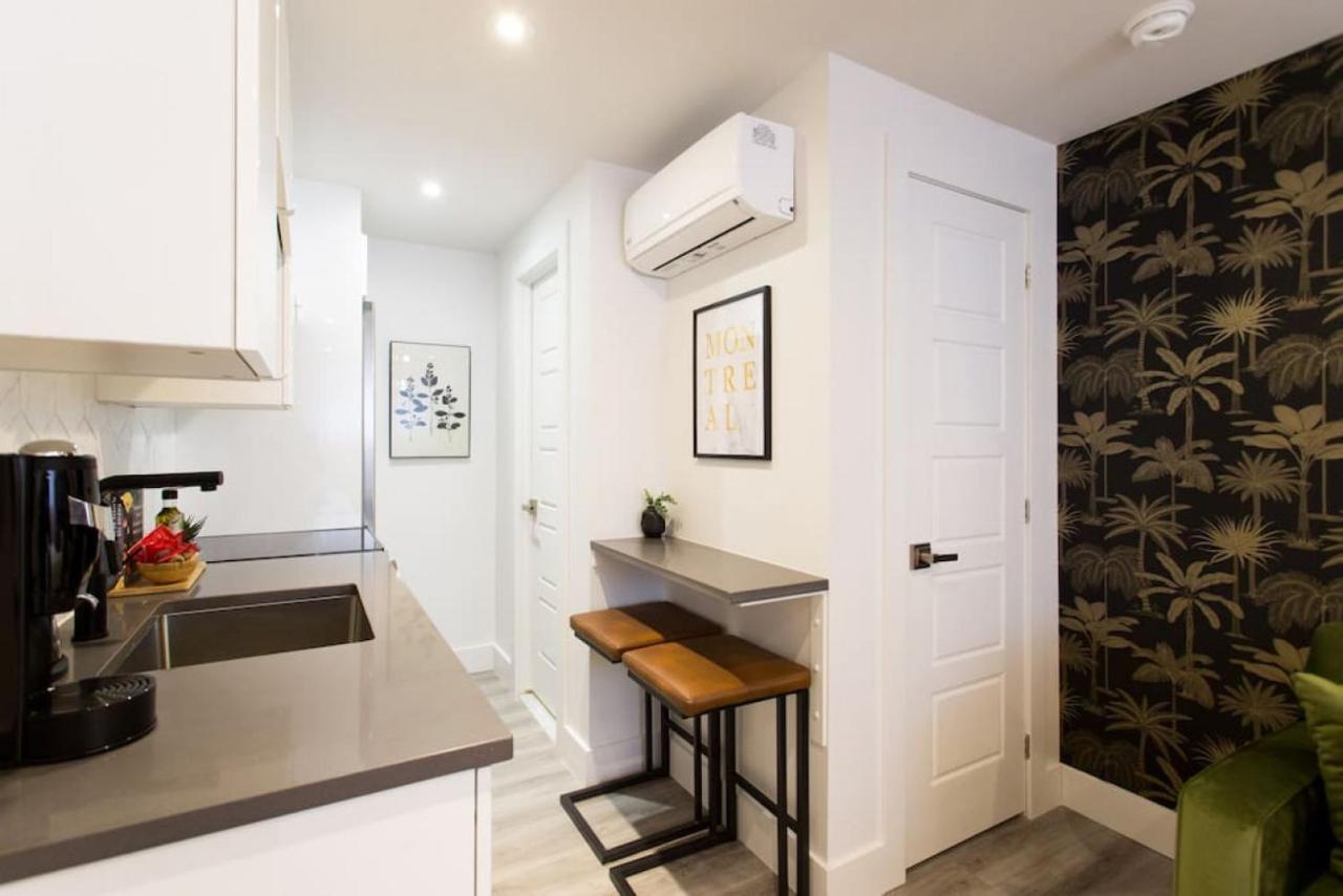 Palms Little Italy Studio With Full Bathroom By Denstays Montreal Bagian luar foto