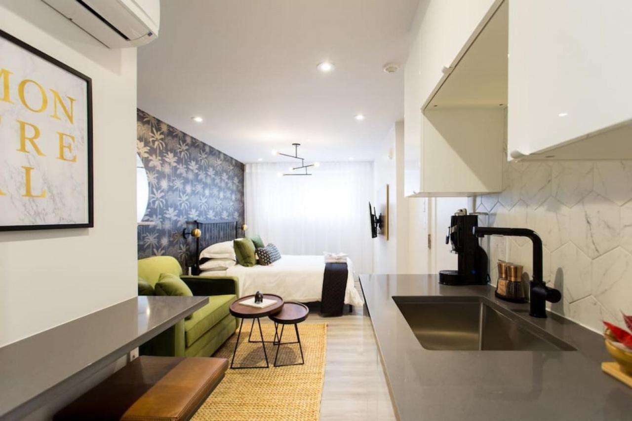 Palms Little Italy Studio With Full Bathroom By Denstays Montreal Bagian luar foto