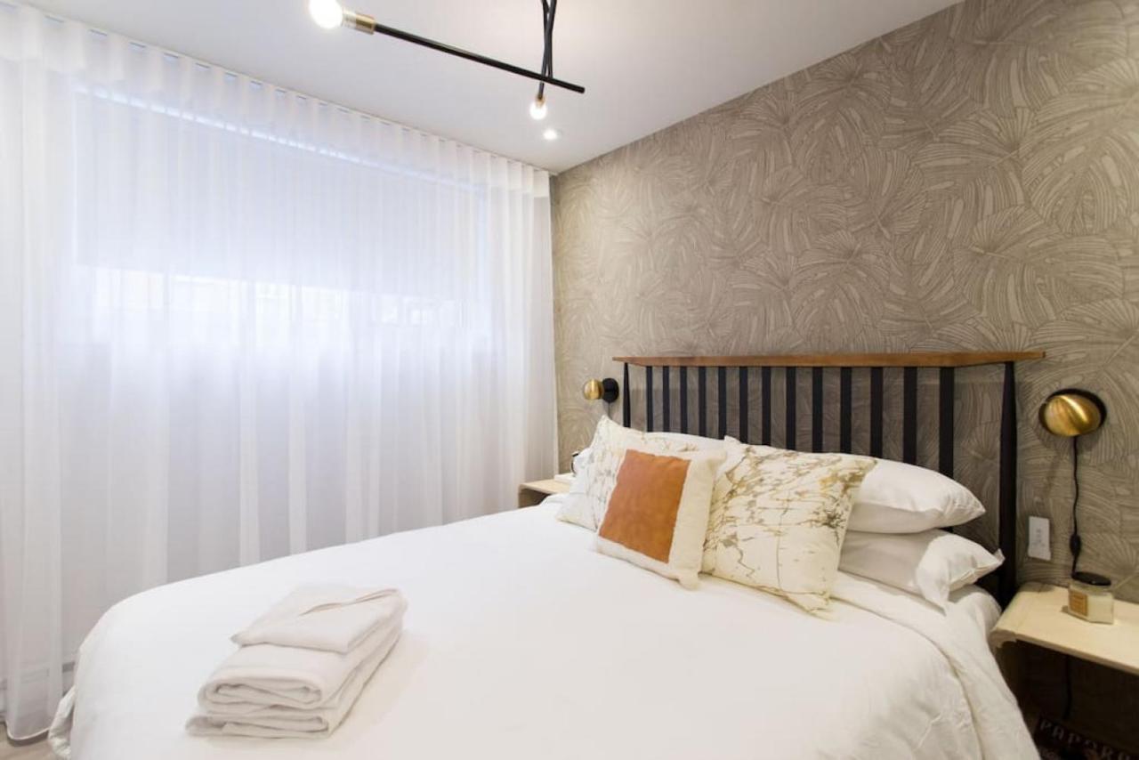 Palms Little Italy Studio With Full Bathroom By Denstays Montreal Bagian luar foto