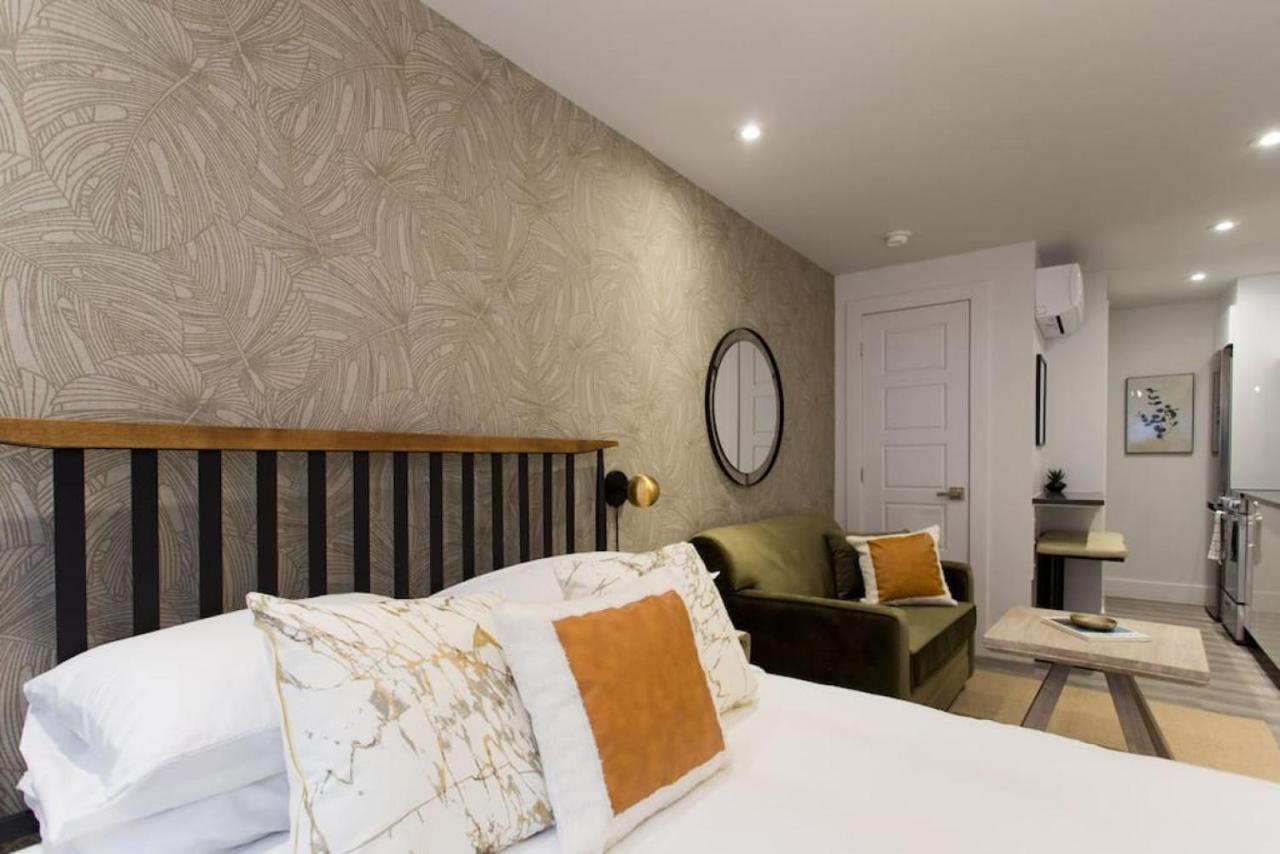 Palms Little Italy Studio With Full Bathroom By Denstays Montreal Bagian luar foto