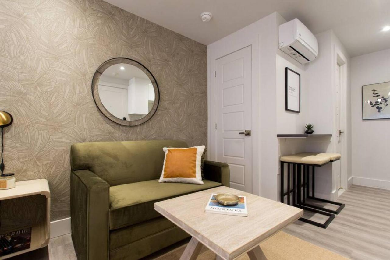 Palms Little Italy Studio With Full Bathroom By Denstays Montreal Bagian luar foto