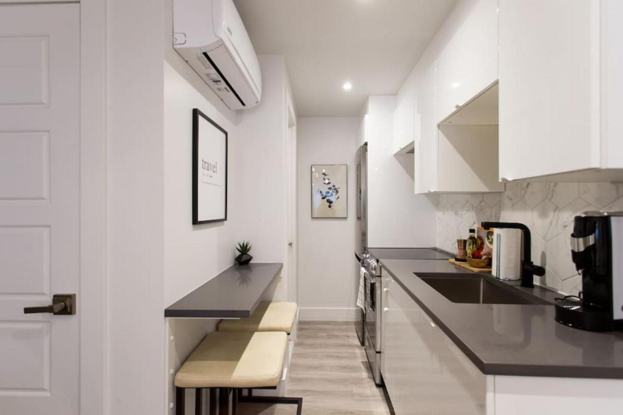Palms Little Italy Studio With Full Bathroom By Denstays Montreal Bagian luar foto