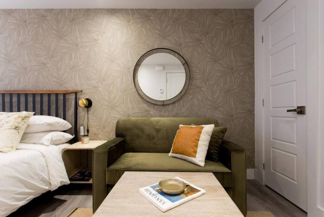 Palms Little Italy Studio With Full Bathroom By Denstays Montreal Bagian luar foto