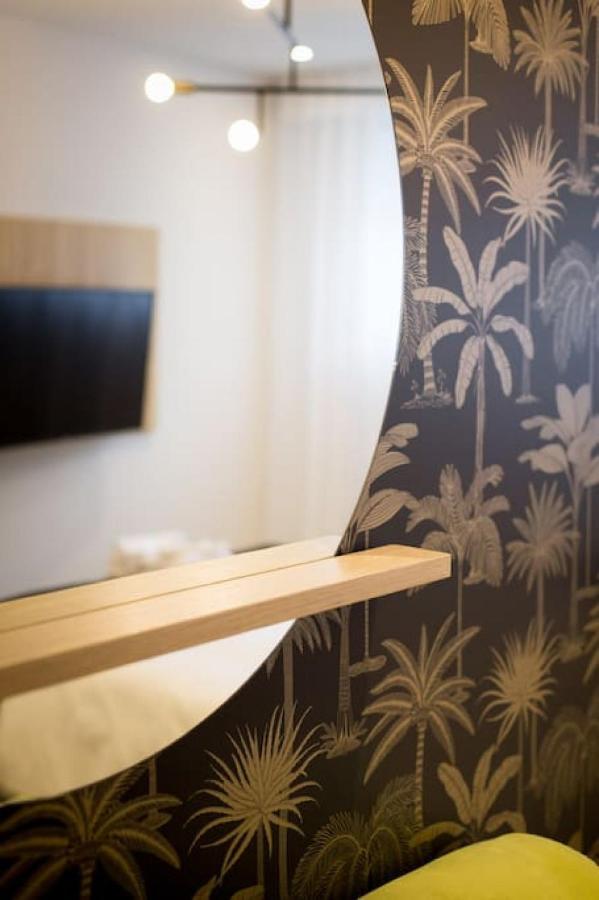Palms Little Italy Studio With Full Bathroom By Denstays Montreal Bagian luar foto