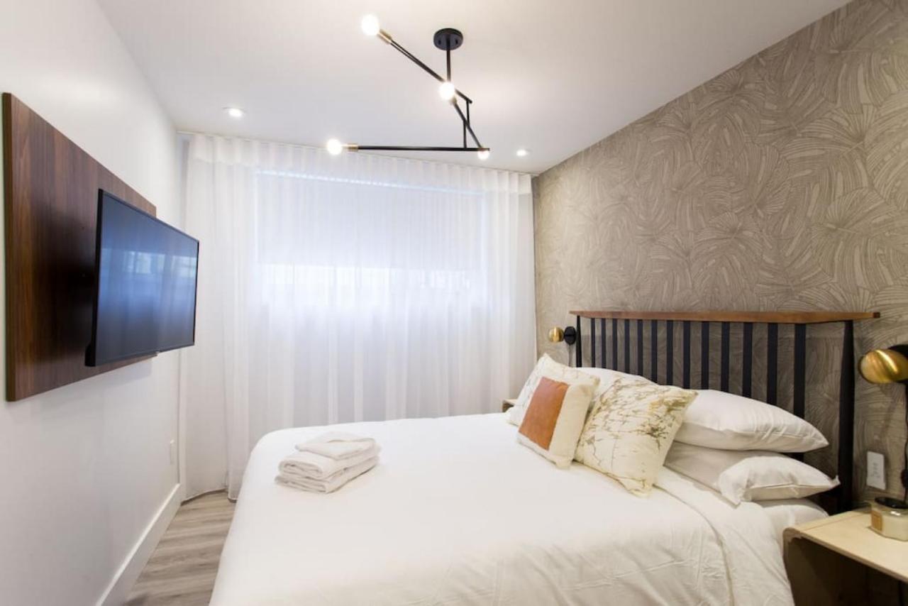 Palms Little Italy Studio With Full Bathroom By Denstays Montreal Bagian luar foto