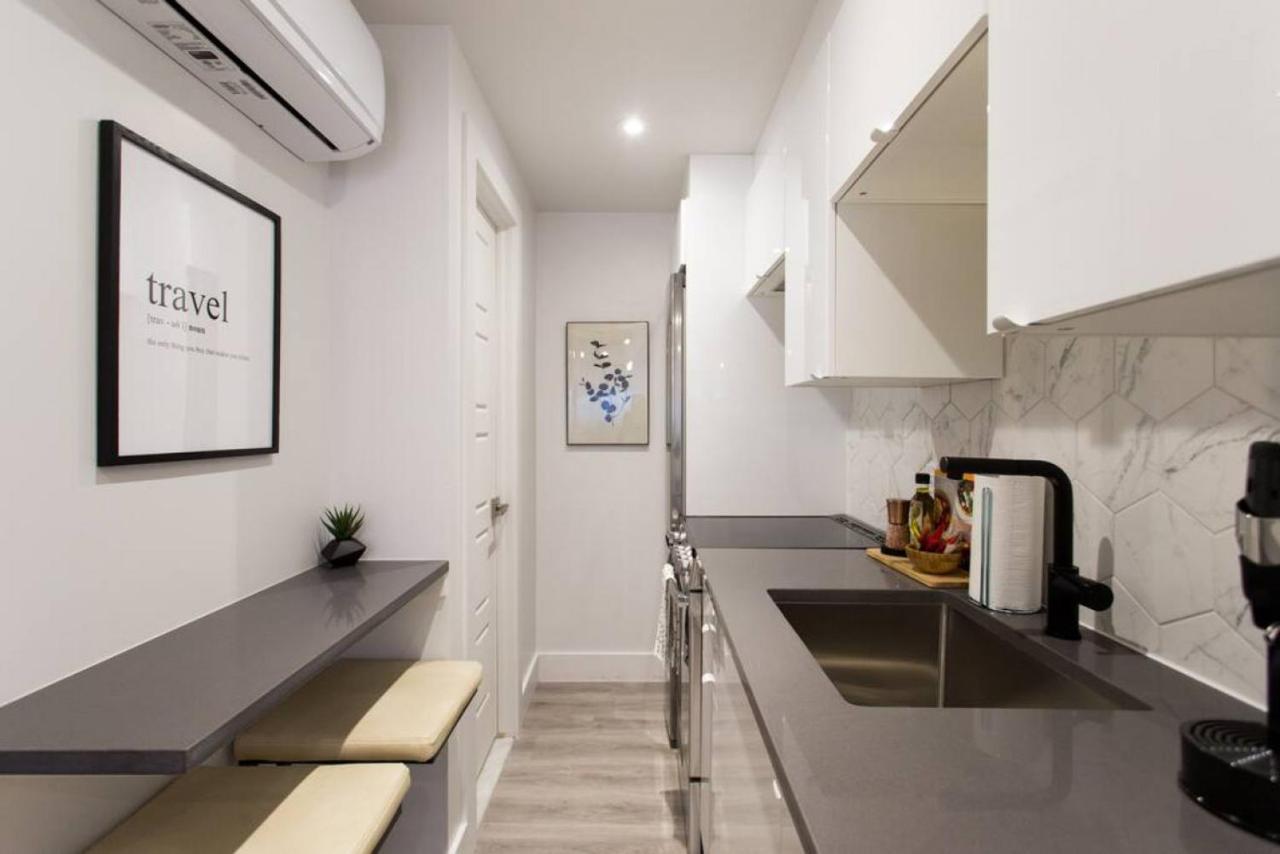 Palms Little Italy Studio With Full Bathroom By Denstays Montreal Bagian luar foto