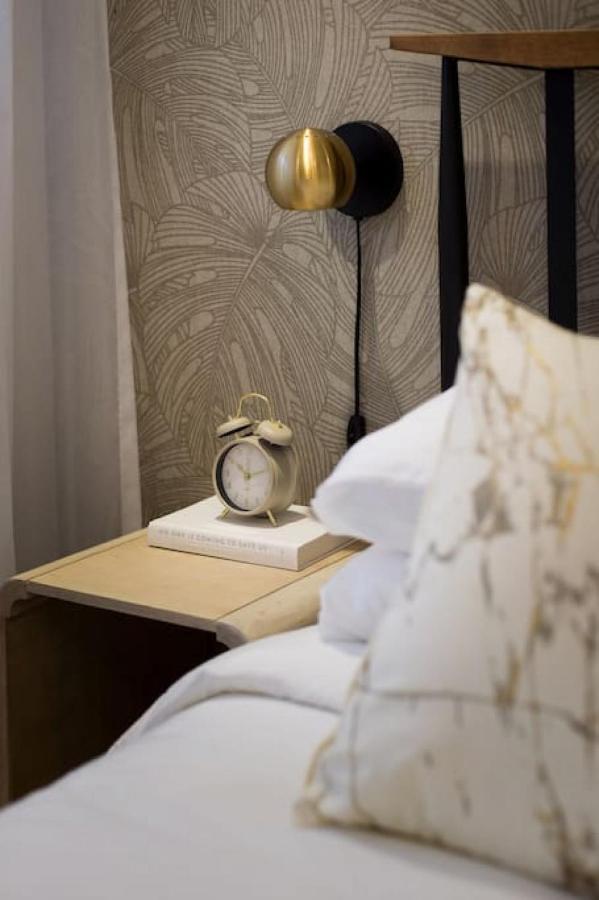 Palms Little Italy Studio With Full Bathroom By Denstays Montreal Bagian luar foto