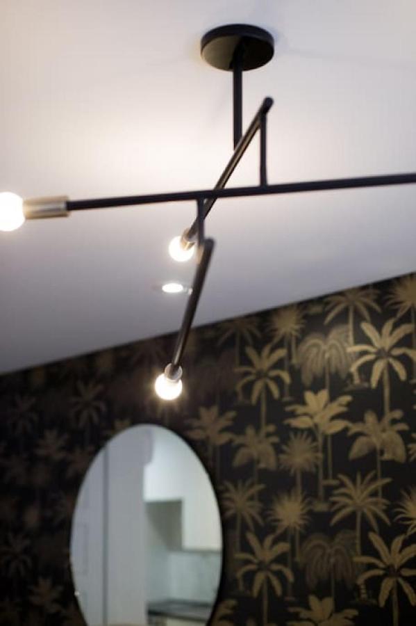 Palms Little Italy Studio With Full Bathroom By Denstays Montreal Bagian luar foto