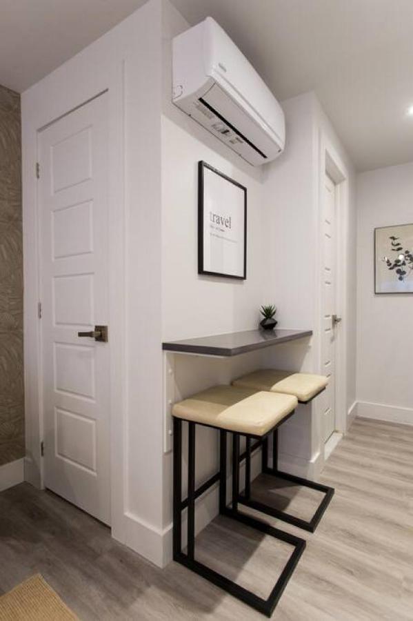 Palms Little Italy Studio With Full Bathroom By Denstays Montreal Bagian luar foto