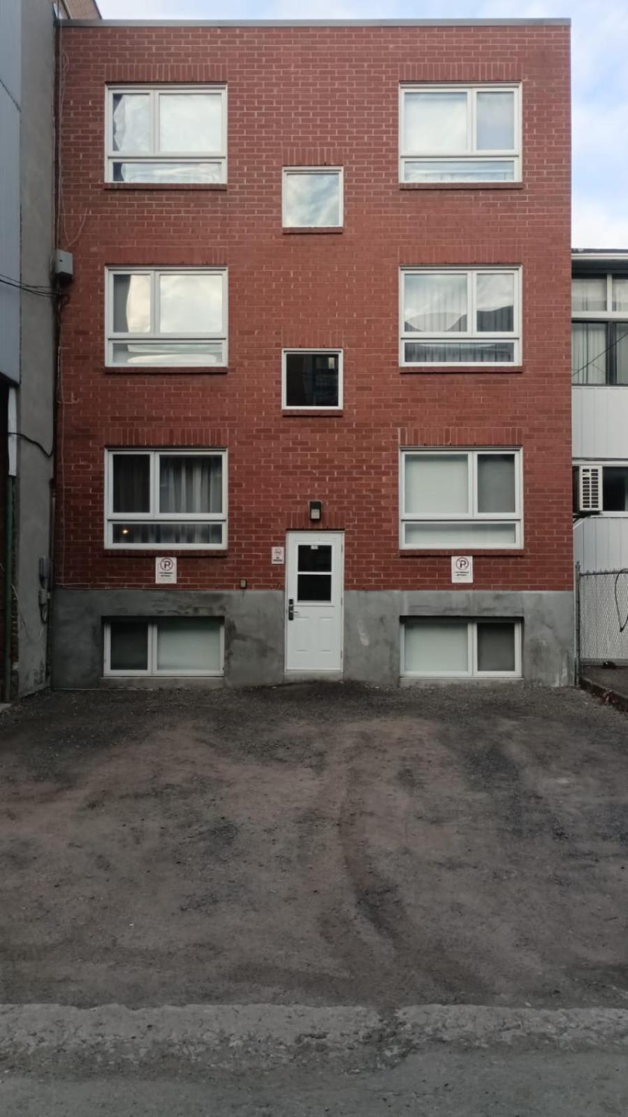 Palms Little Italy Studio With Full Bathroom By Denstays Montreal Bagian luar foto